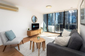 Melbourne CBD Apt With A C Balcony & Pool